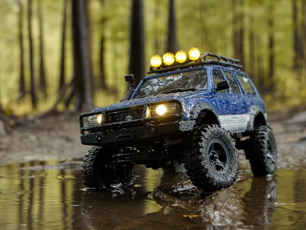 DPFMS11831RTRBU FMS FCX18 TOYOTA LC-80 RTR blau